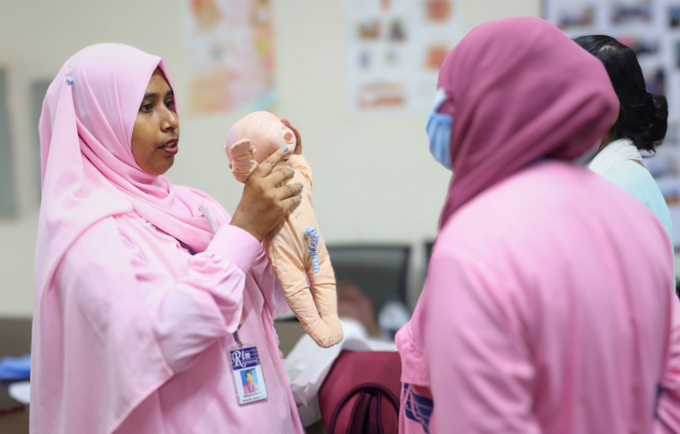 Roksana, the Midwife Supervisor is conducting a training on Breech Birth