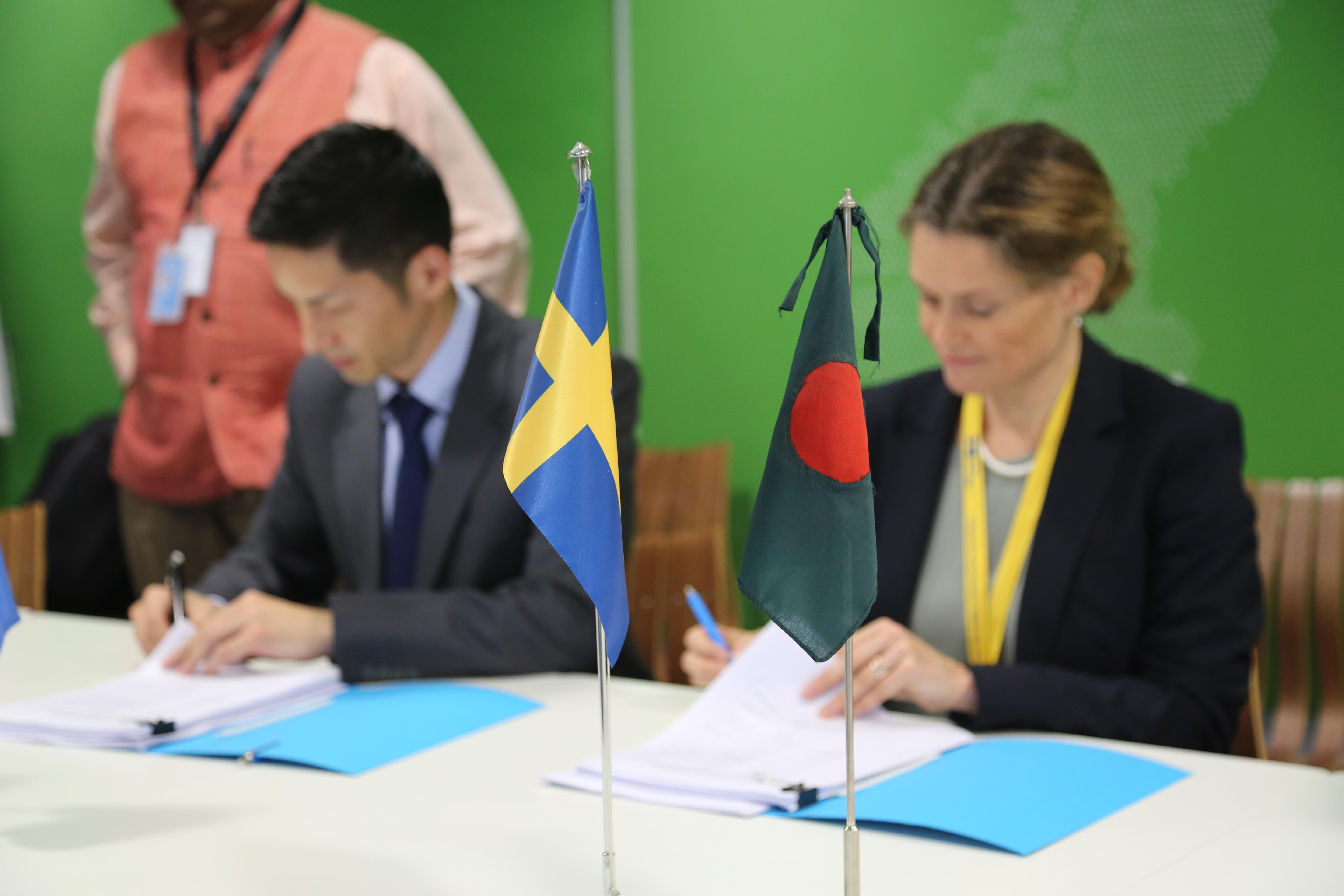 Swedish Ambassador and UNFPA Bangladesh Acting Representative sign grant agreement