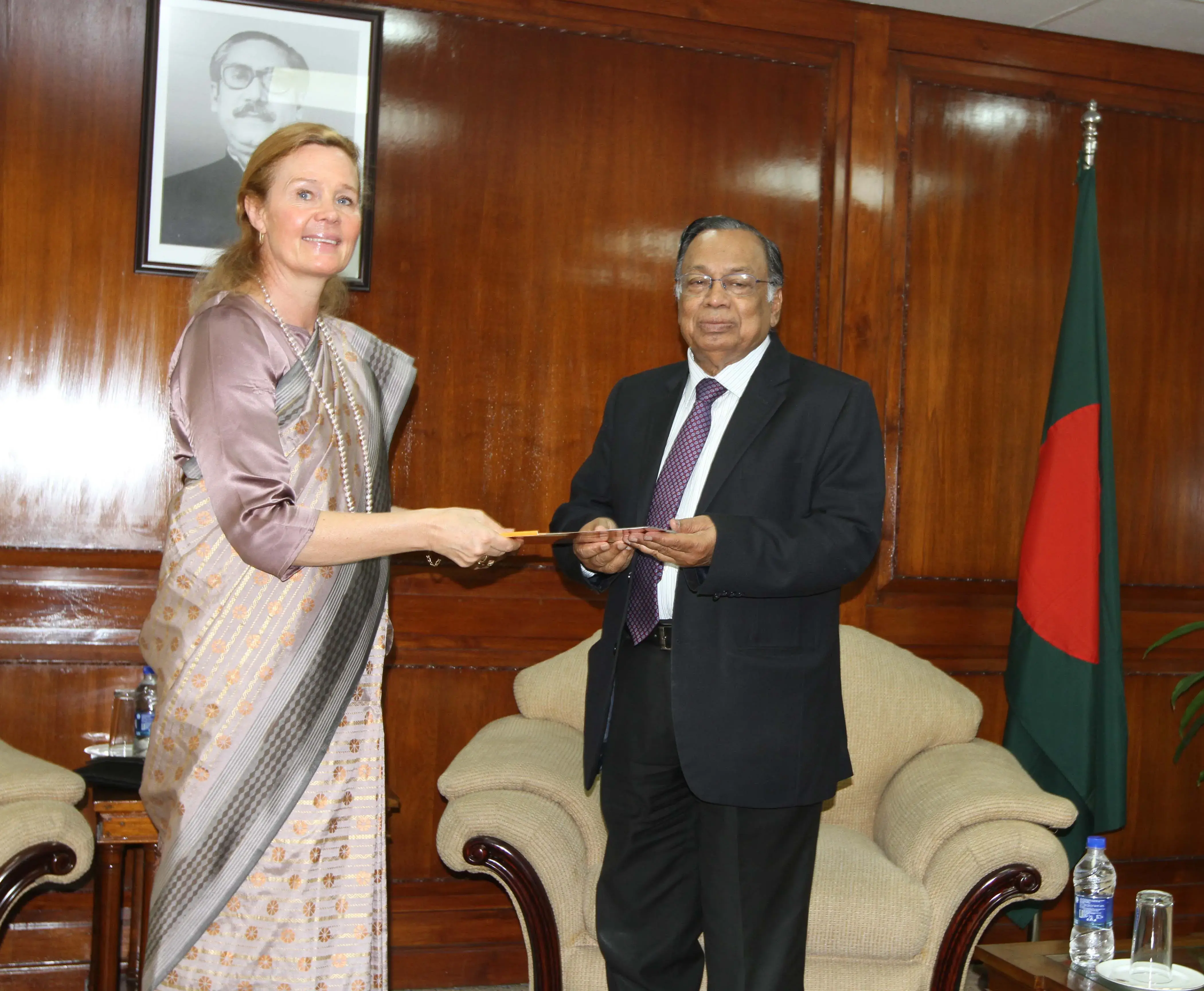 New UNFPA Representative in Bangladesh presents credentials to the Foreign Minister